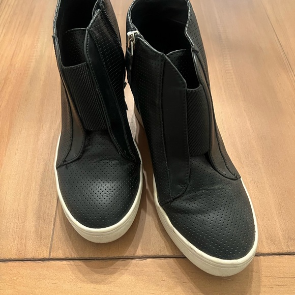 MIA black wedge booties, size 6.5 - Picture 2 of 8